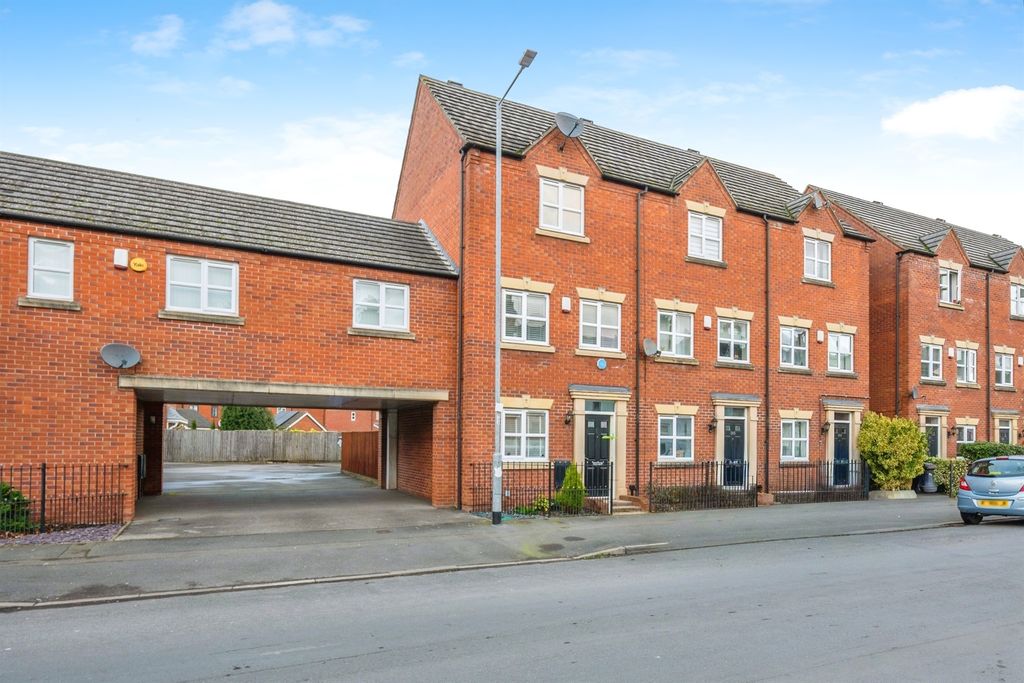 Property photo 2 of 20