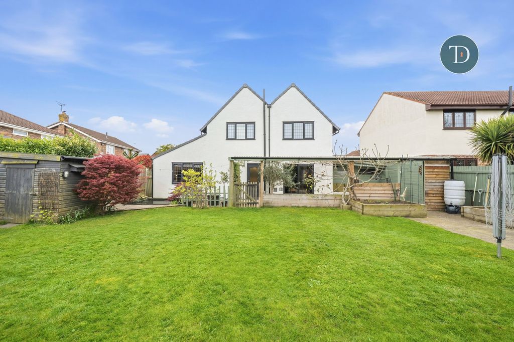 Property photo 3 of 44