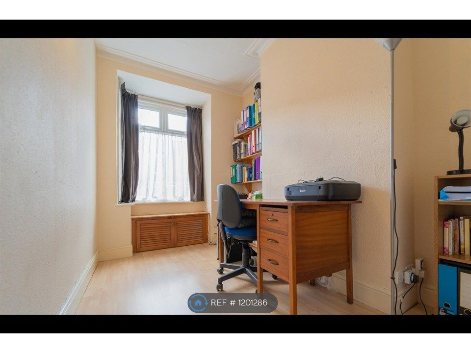 Property photo 3 of 8 Study Room