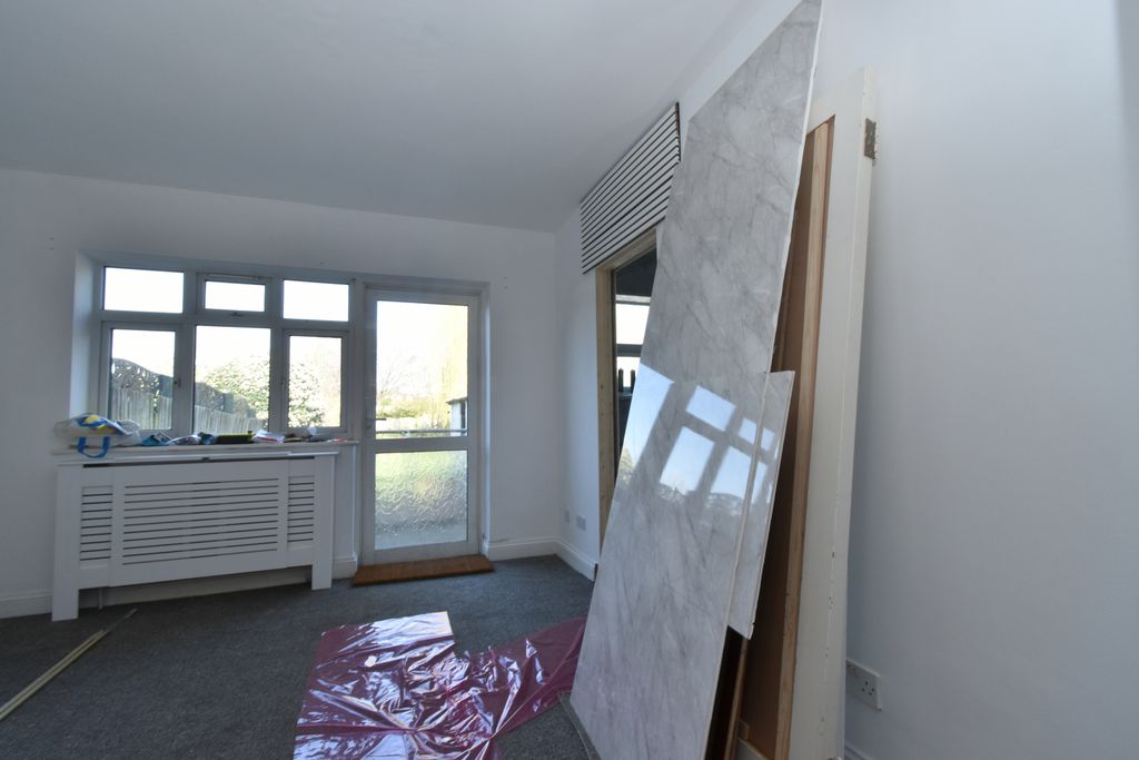 Property photo 3 of 11 Gallery