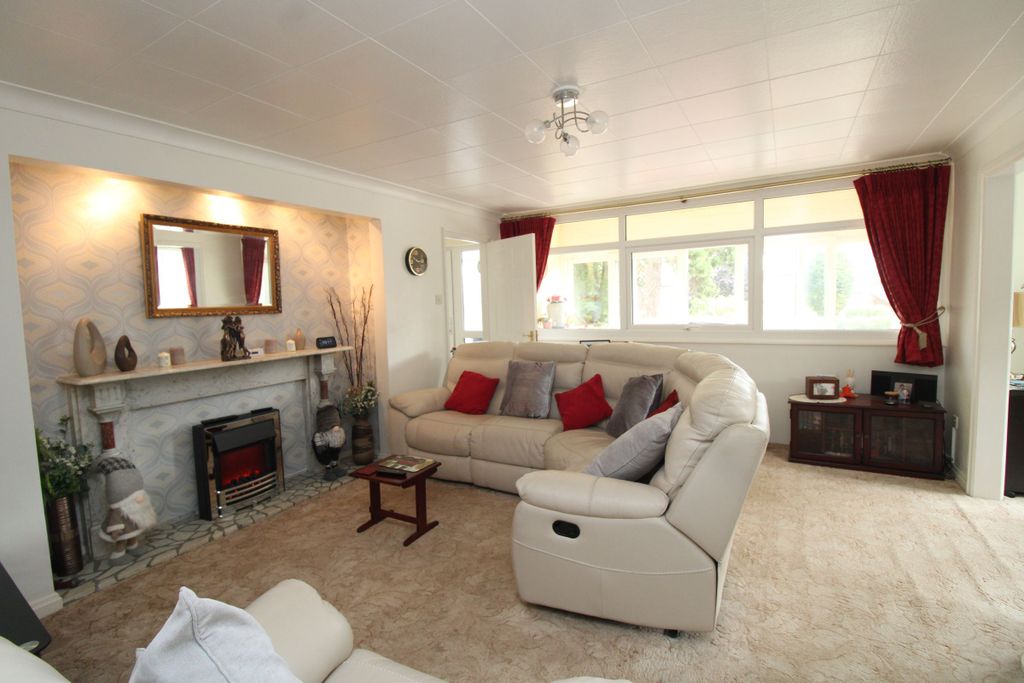 Property photo 2 of 33