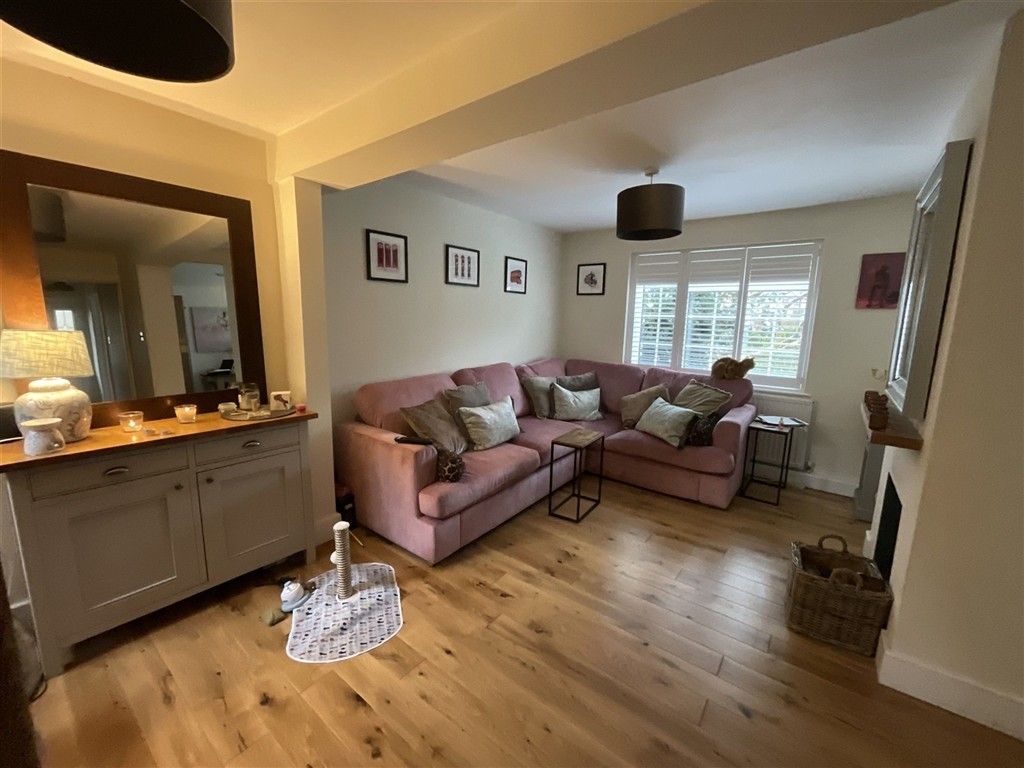Property photo 3 of 10 Lounge