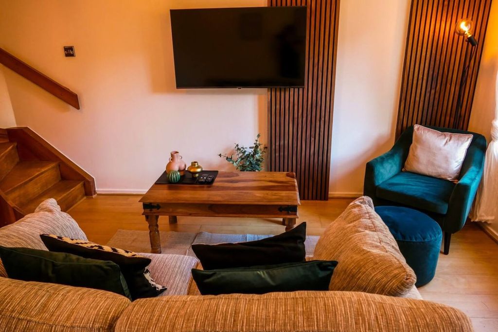 Property photo 1 of 19 Living Room