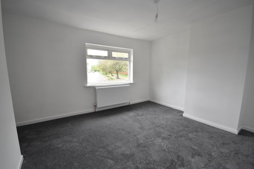 Property photo 3 of 6 Living Room