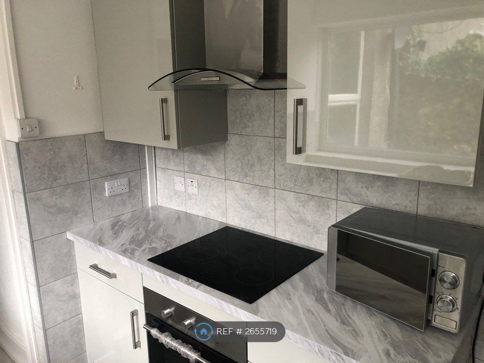 Property photo 1 of 8 Kitchen