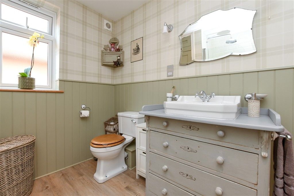 Property photo 1 of 20 Luxury Bathroom