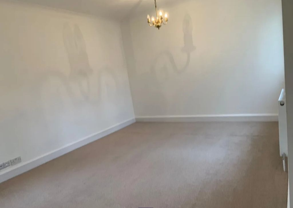 Property photo 3 of 10 Living Area