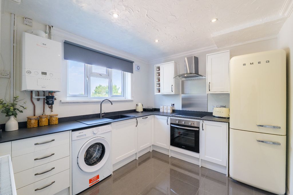 Property photo 3 of 13 5189885