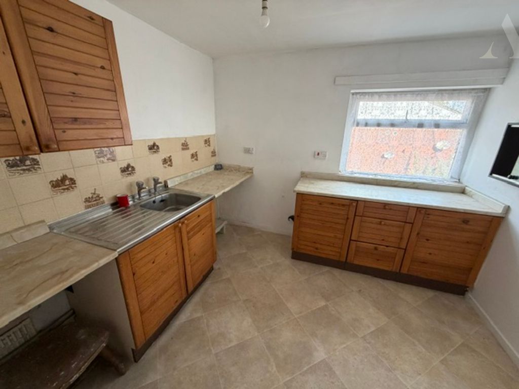 Property photo 2 of 5 8 Regent Walk Kitchen.Jpeg
