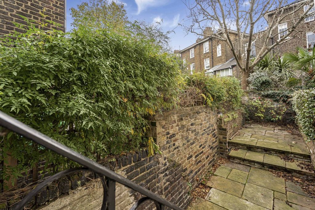 Property photo 2 of 21