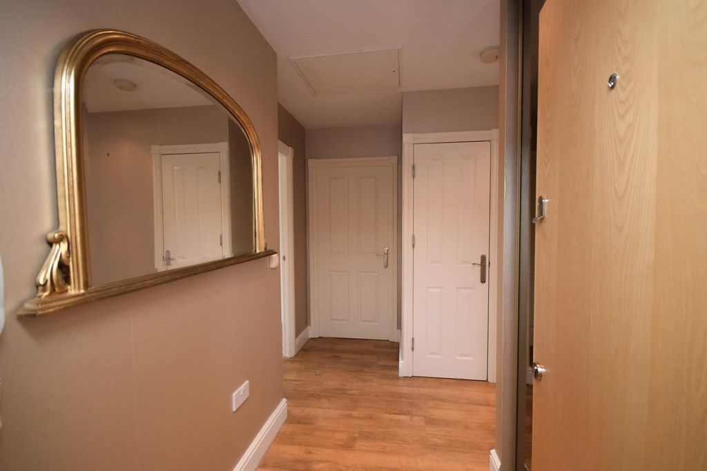 Property photo 2 of 8 Hallway