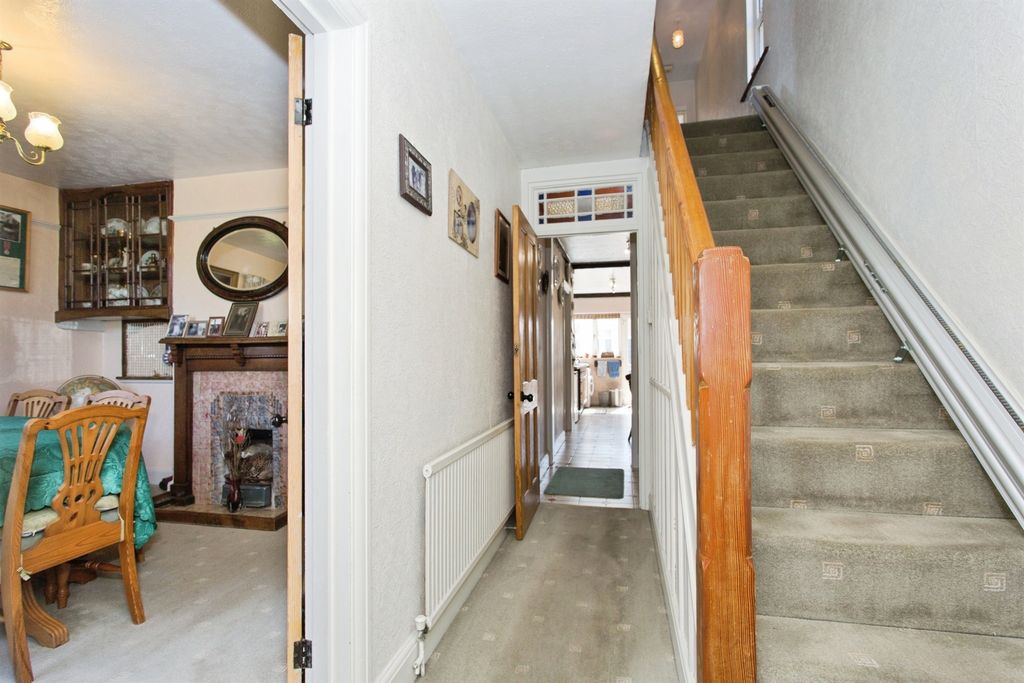 Property photo 3 of 20