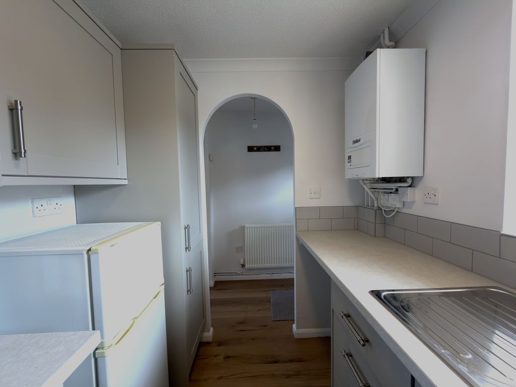 Property photo 3 of 10 Kitchen