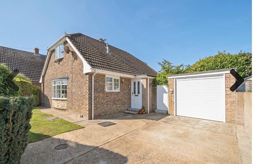 Property photo 1 of 16 Front Shot Astrid.Jpg