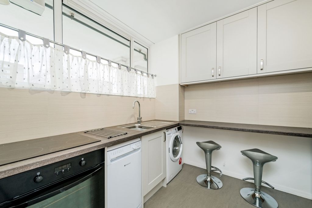 Property photo 2 of 10 Kitchen