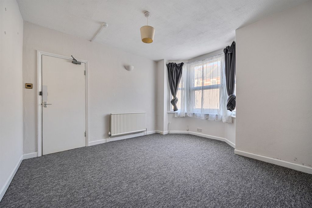 Property photo 3 of 9 Bedroom 1