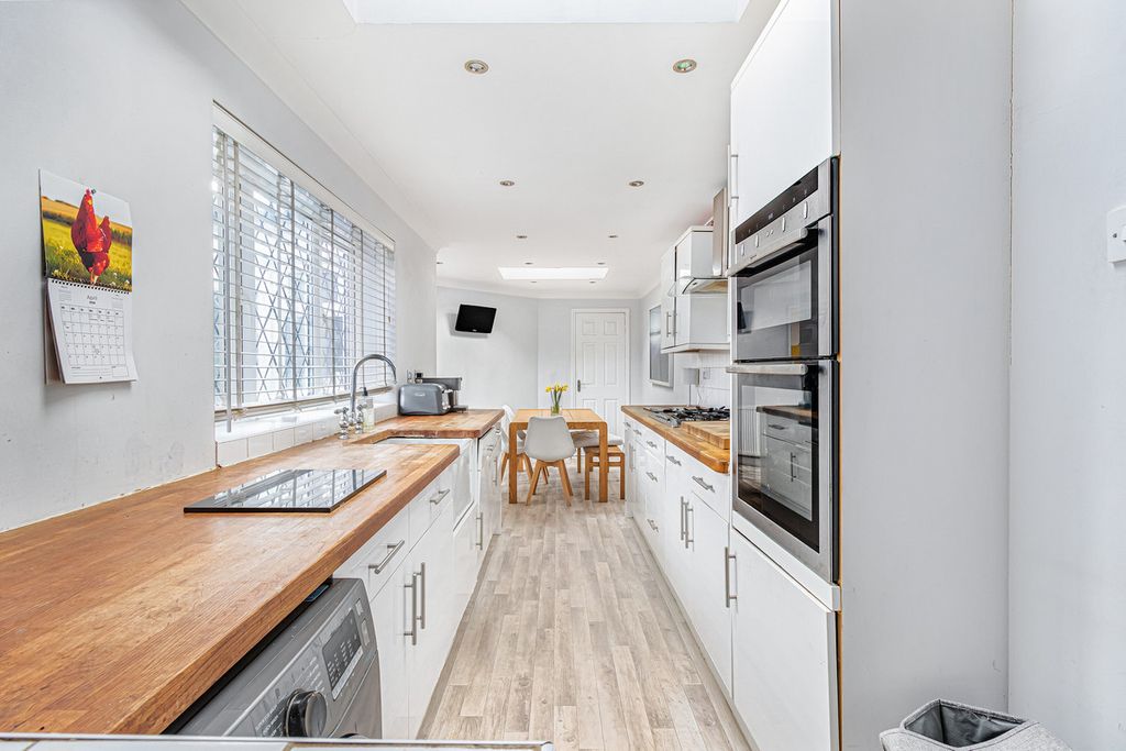 Property photo 3 of 19