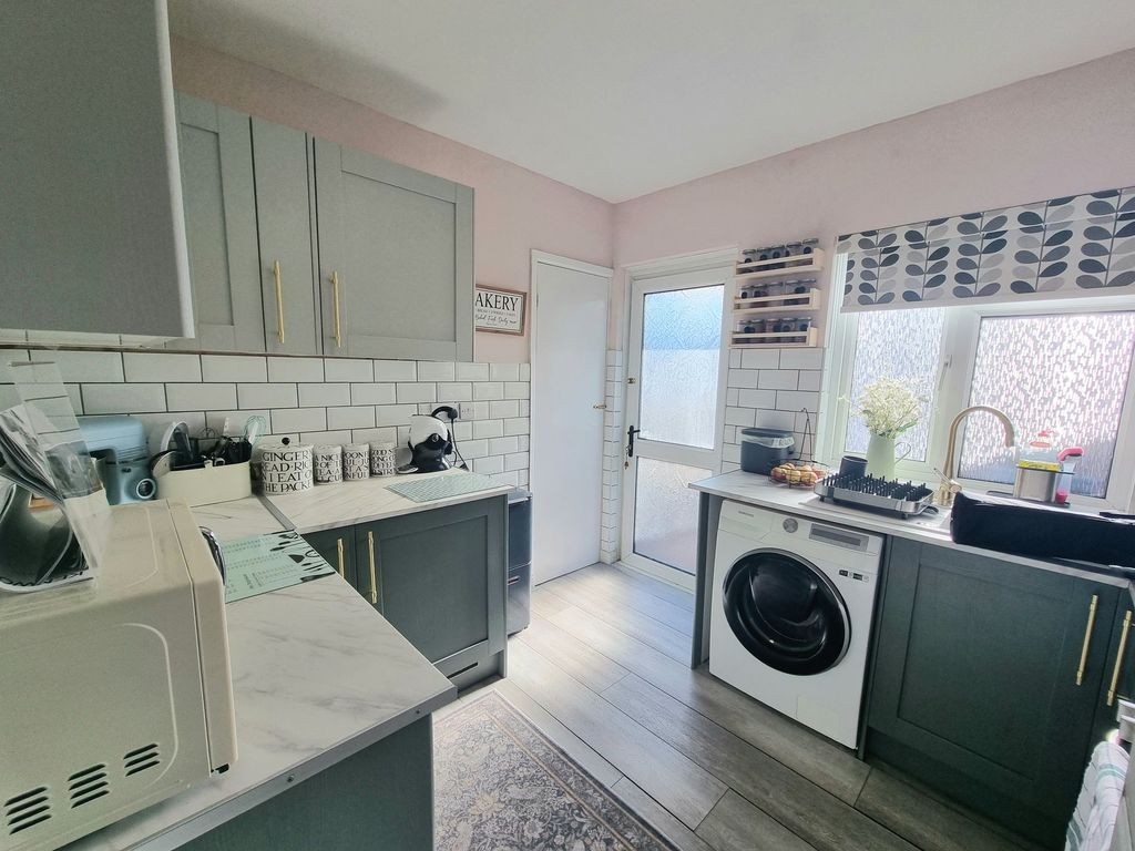 Property photo 3 of 28 Kitchen