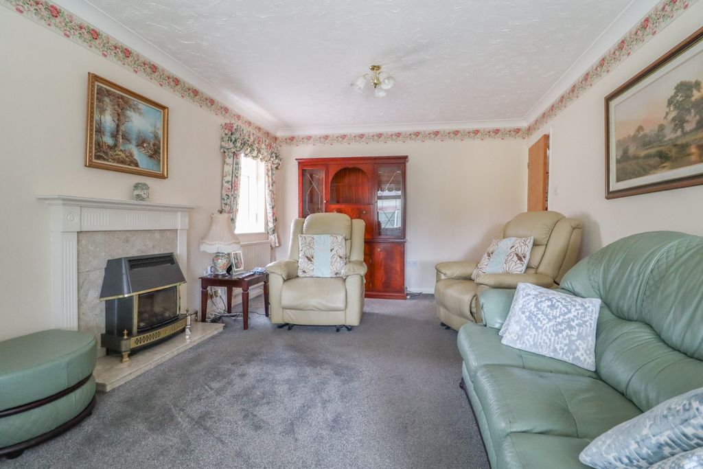 Property photo 3 of 18 4215207