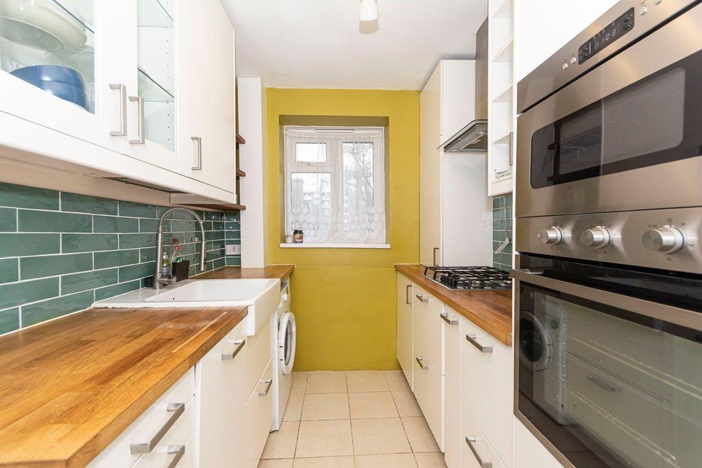 Property photo 2 of 11