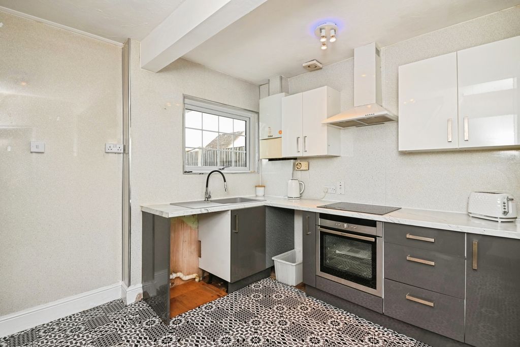 Property photo 2 of 8 Pbox-Img.Jpg