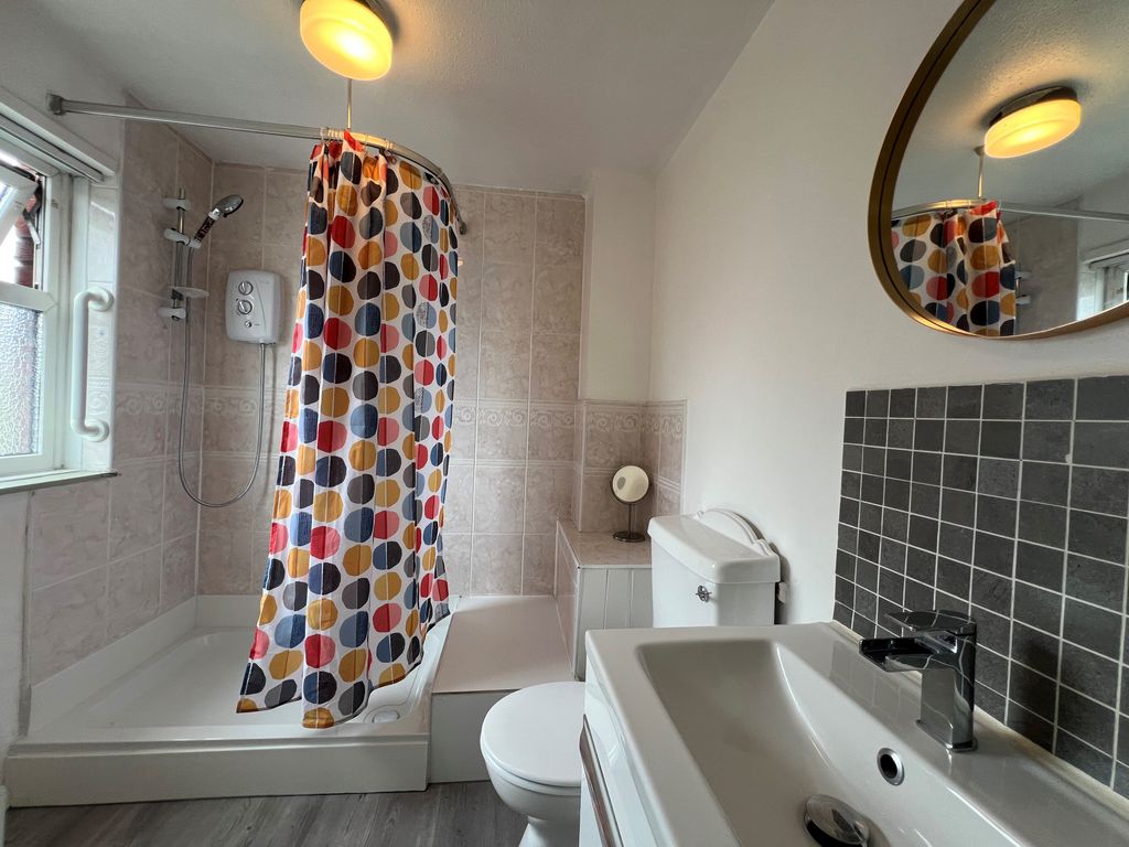 Property photo 2 of 6 Bathroom
