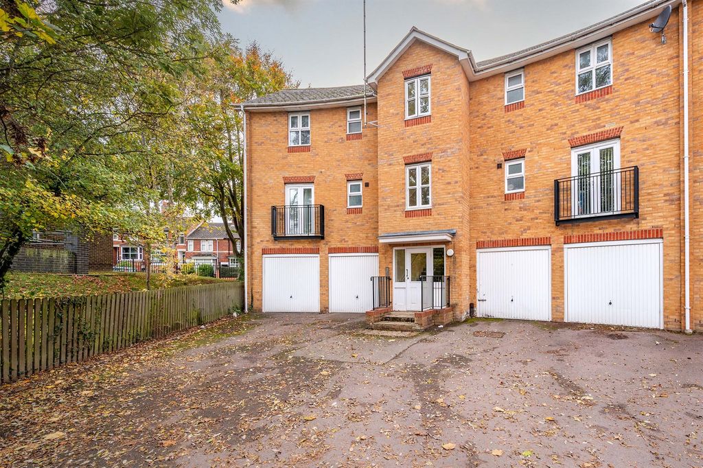 Property photo 1 of 9