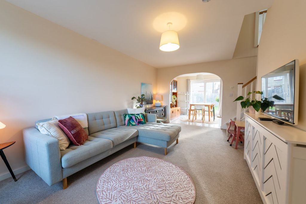 Property photo 2 of 20