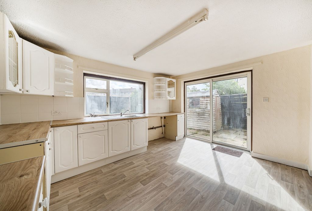 Property photo 2 of 11 1342153-22-68B999...