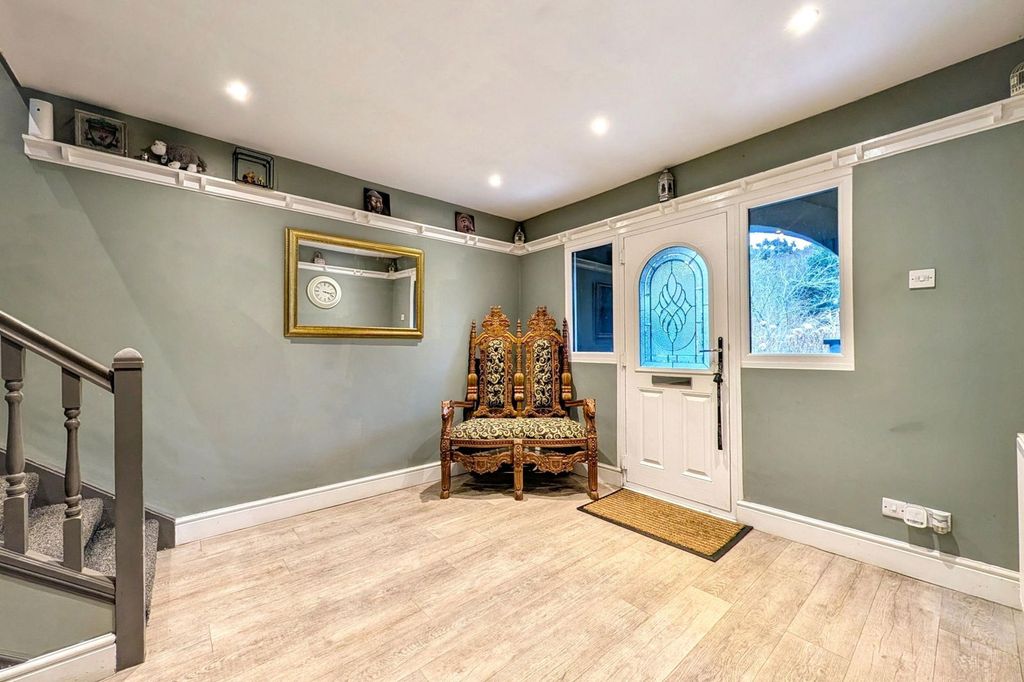 Property photo 2 of 29