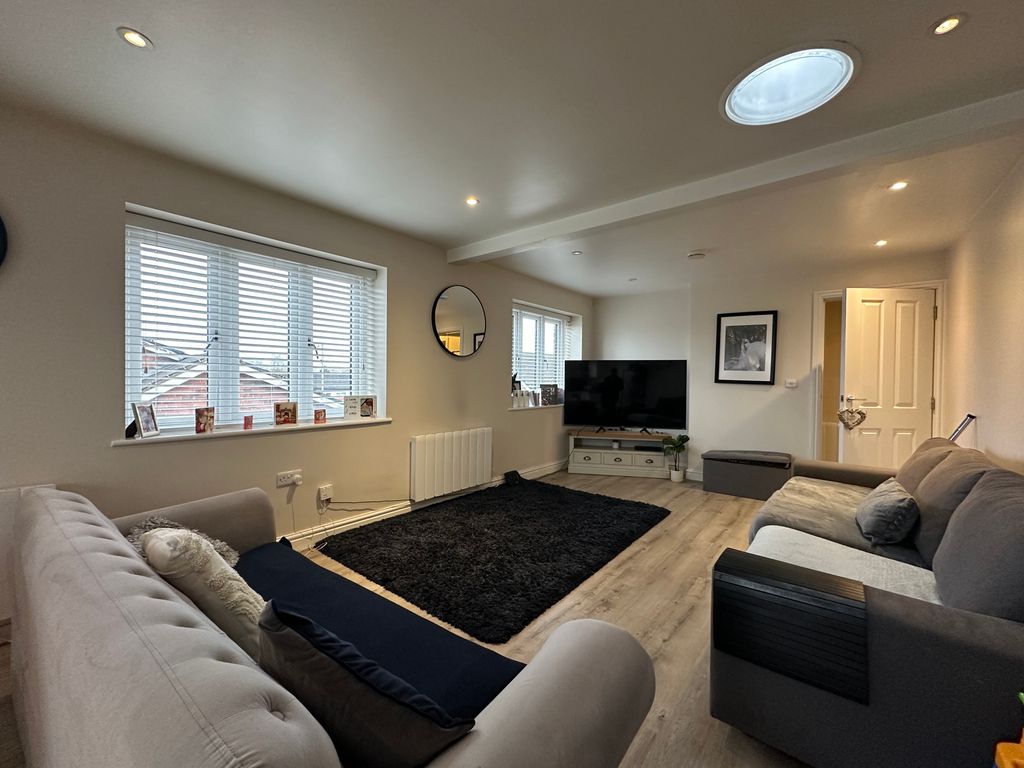 Property photo 3 of 11 Img_2834