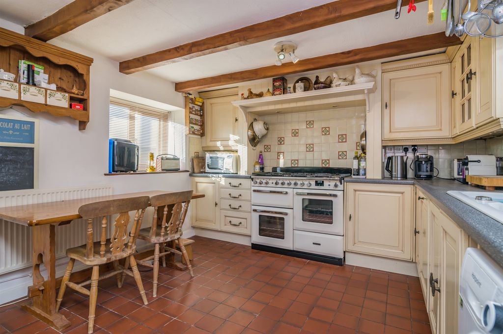 Property photo 2 of 30