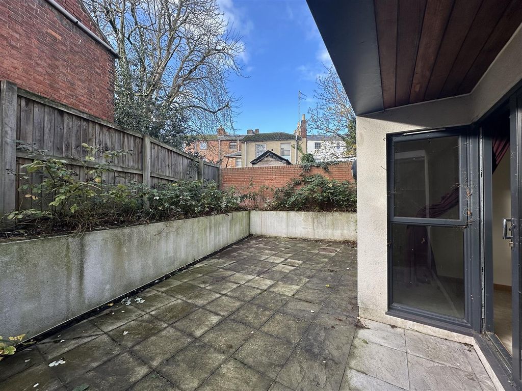 Property photo 2 of 8