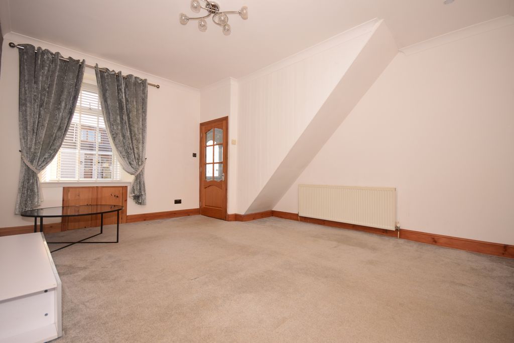 Property photo 2 of 16 Lounge