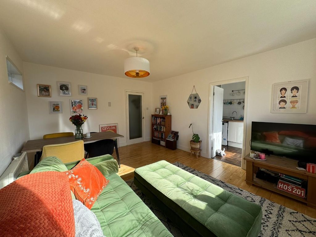 Property photo 2 of 25