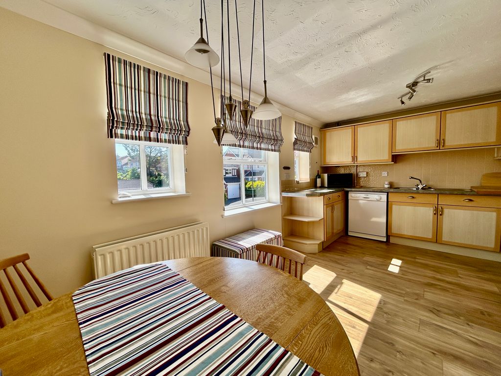 Property photo 3 of 24 Kitchen Breakfast Room .