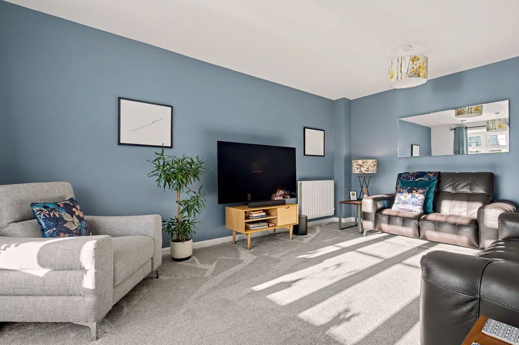 Property photo 2 of 30