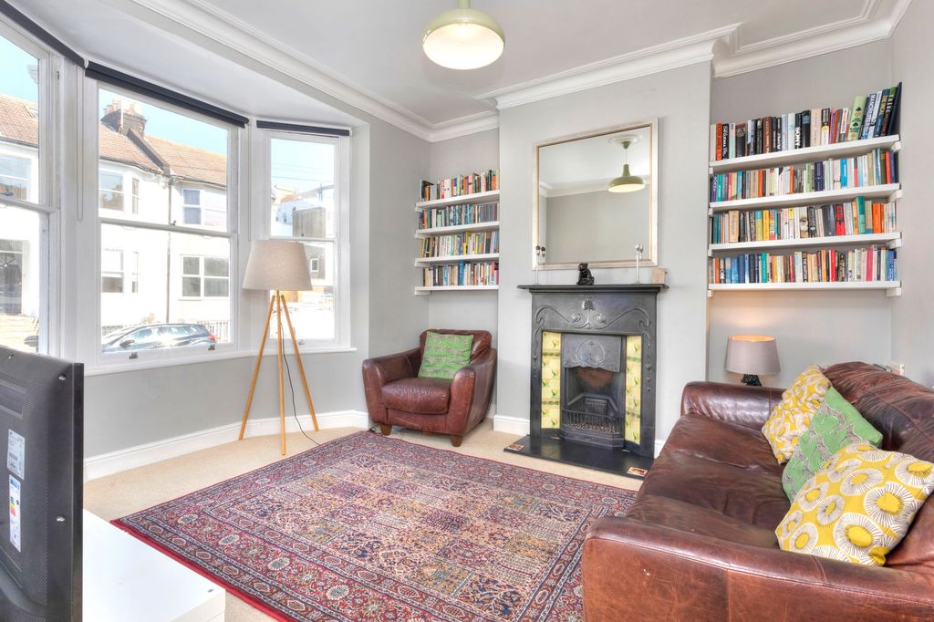 Property photo 2 of 11
