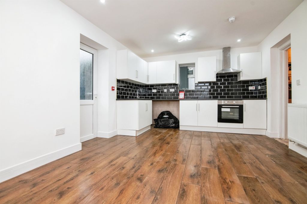 Property photo 2 of 31