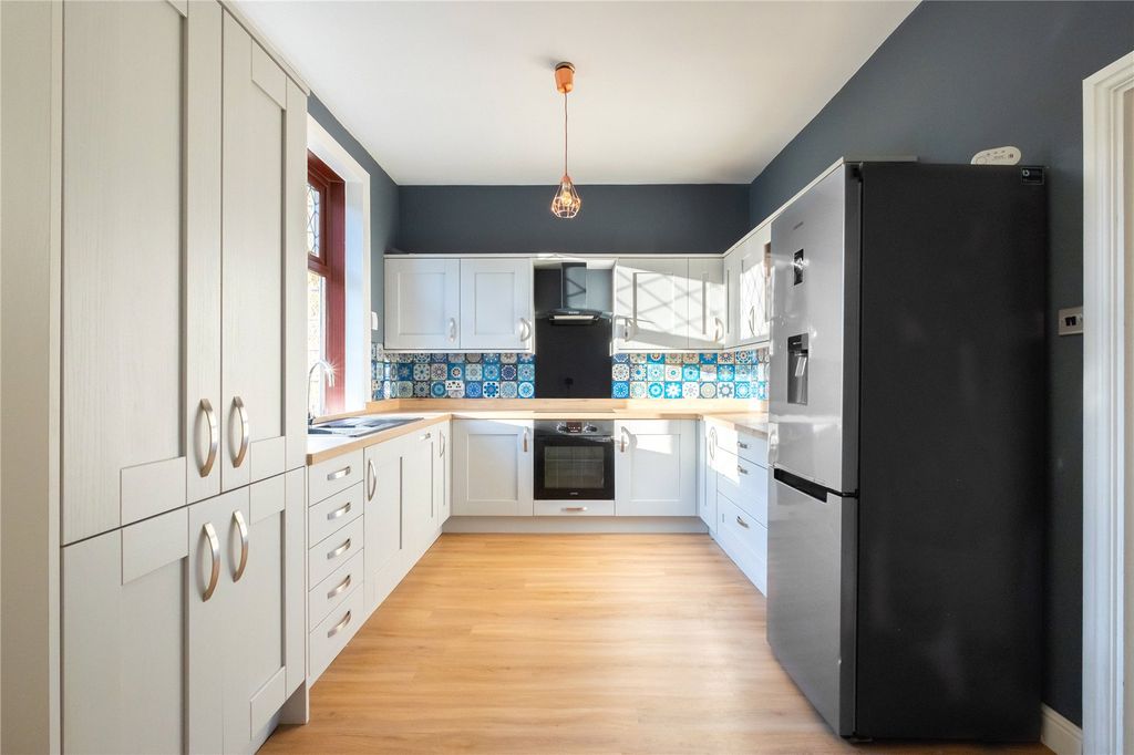 Property photo 2 of 16 Breakfast Kitchen