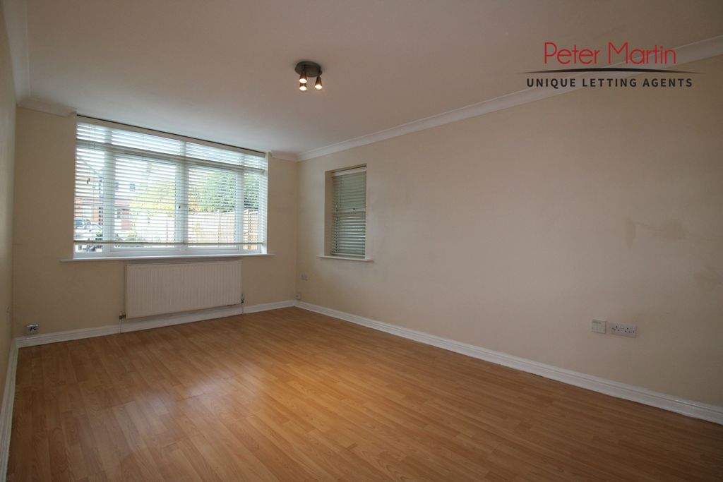 Property photo 1 of 9 Photo 7