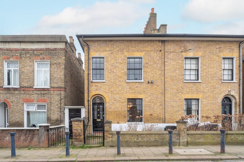 Property photo 3 of 28