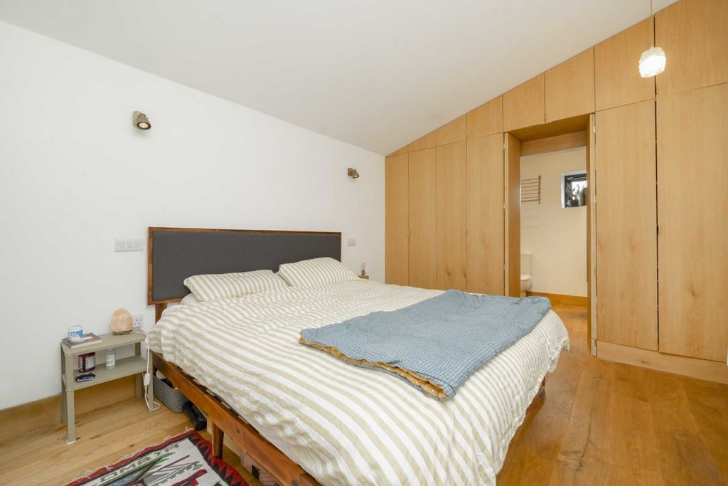 Property photo 3 of 5