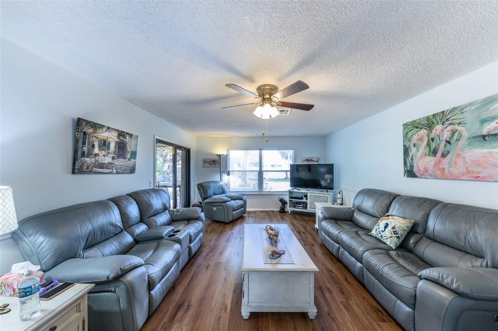 Property photo 3 of 19 <Alttext/>