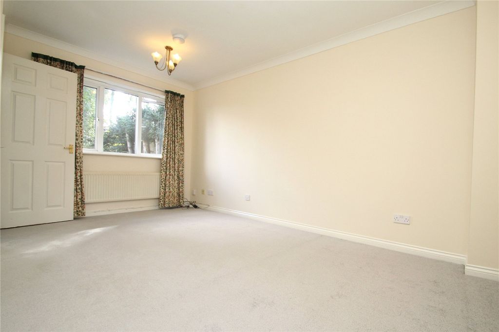 Property photo 2 of 10 Living Room