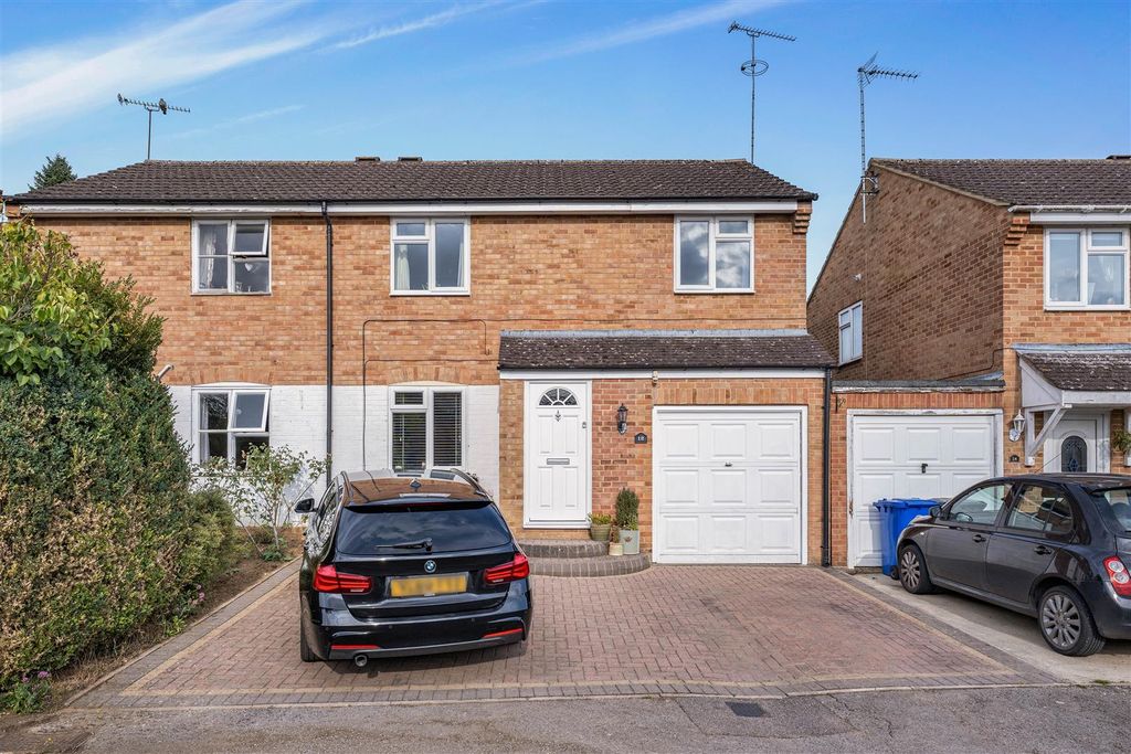 Property photo 1 of 16 12 Kensington Close, Kings Sutton-1.Jpg