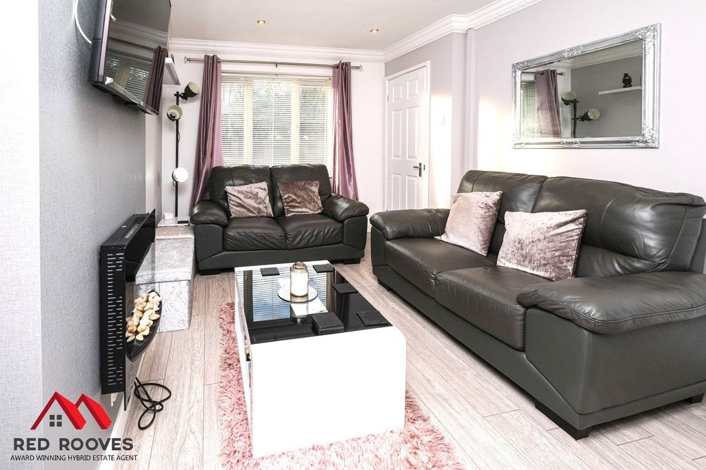 Property photo 3 of 21 Lounge