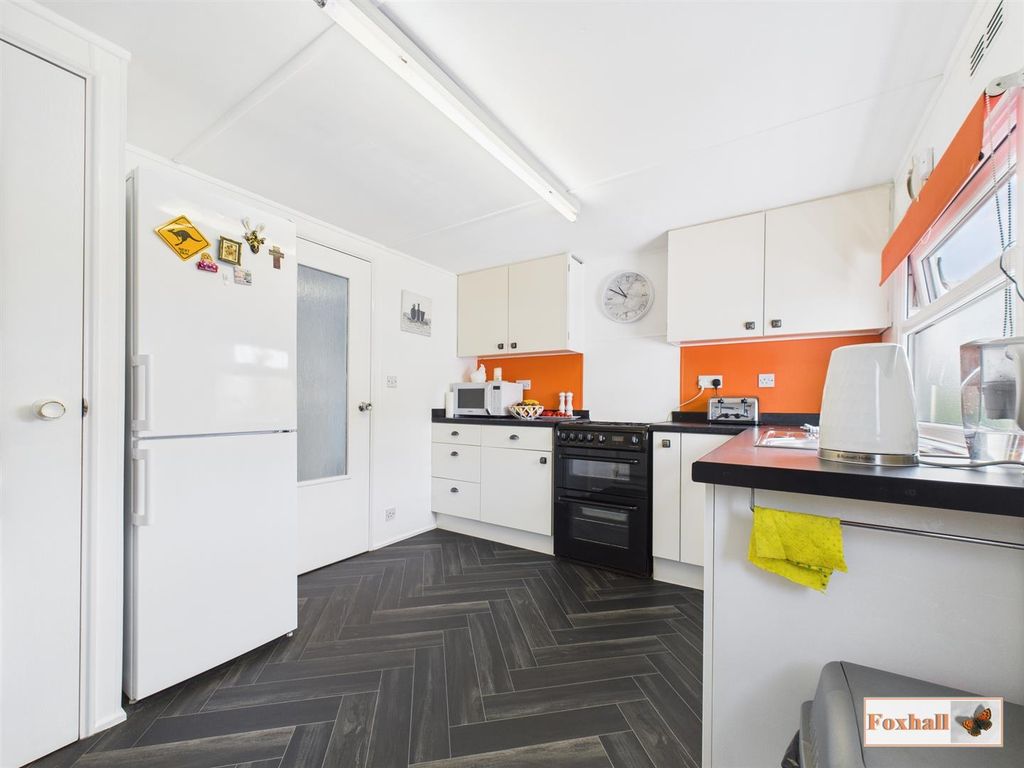 Property photo 2 of 20 Kitchen