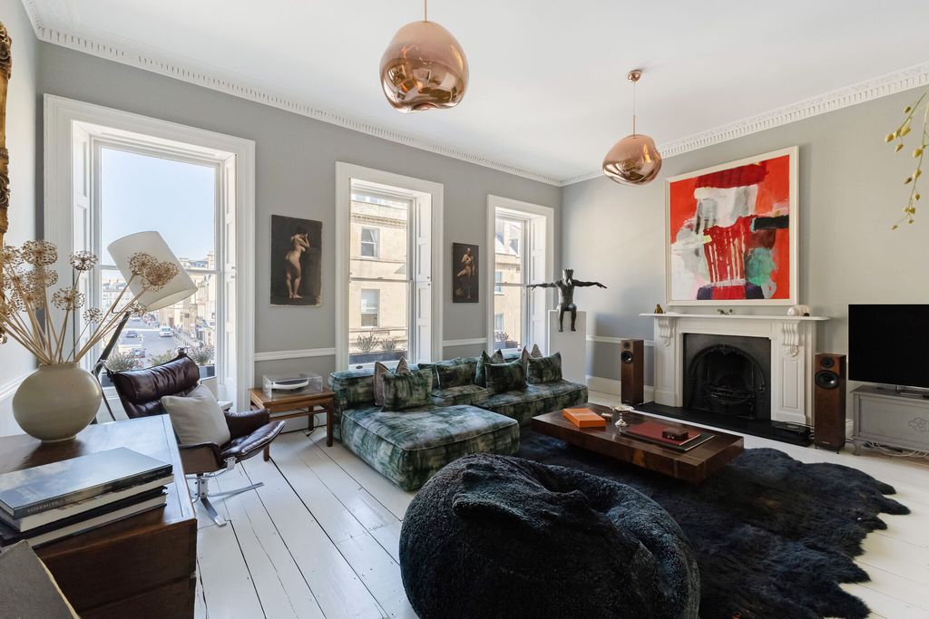 Property photo 3 of 27 Drawing Room