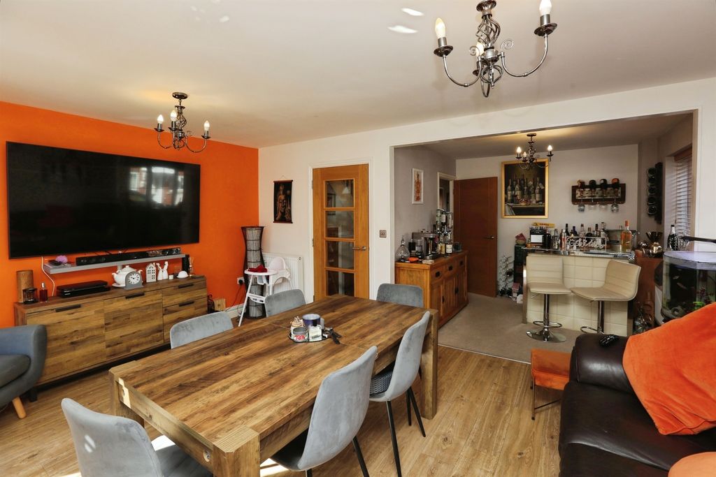 Property photo 2 of 25
